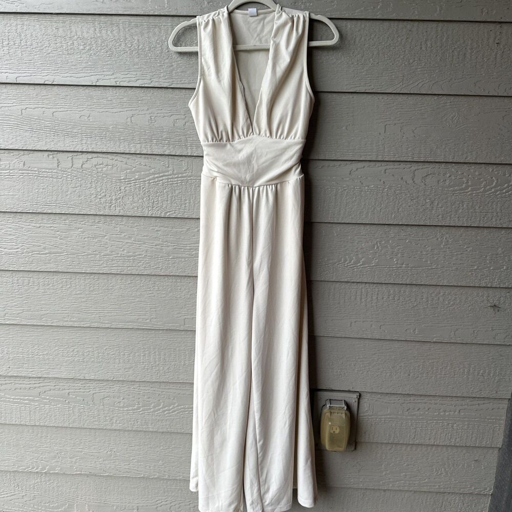 Halara Women's Med V-Neck Sleeveless Ruched Ivory Pocket Jumpsuit Easy Peezy